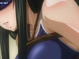 Lascive anime seductress izpaužas roped augšup un pieskārās