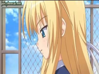 Blondýnka anime stunner dělá nohapráci